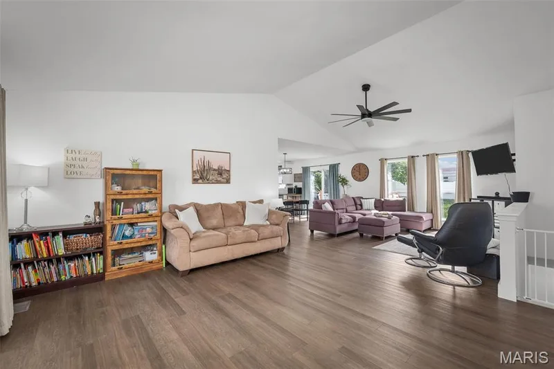 4 Royallbend Court, O'Fallon, MO 63368 — listing photo 3 of 35