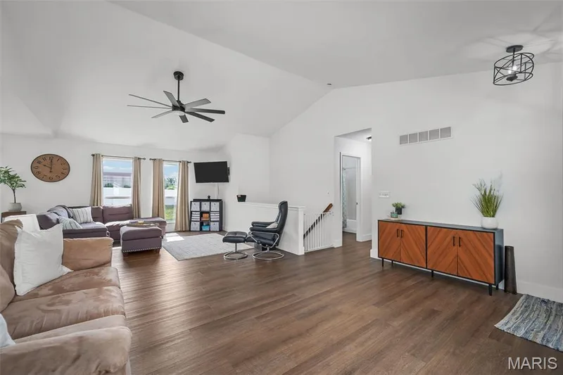 4 Royallbend Court, O'Fallon, MO 63368 — listing photo 4 of 35