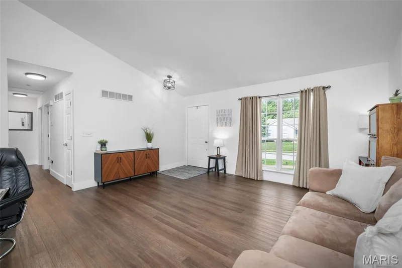 4 Royallbend Court, O'Fallon, MO 63368 — listing photo 5 of 35
