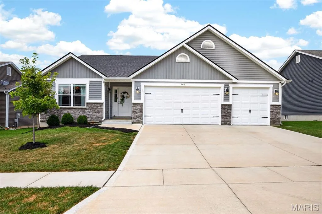 209 W Pine Creek Court, Wentzville, MO 63385 — listing photo 1 of 62