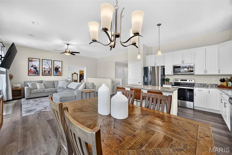 209 W Pine Creek Court, Wentzville, MO 63385 — listing photo 18 of 62
