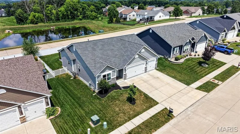 209 W Pine Creek Court, Wentzville, MO 63385 — listing photo 2 of 62