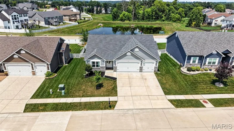 209 W Pine Creek Court, Wentzville, MO 63385 — listing photo 3 of 62