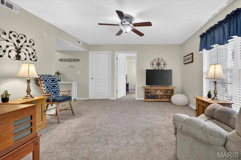 1711 Piedmont Circle, St Charles, MO 63304 — listing photo 4 of 27