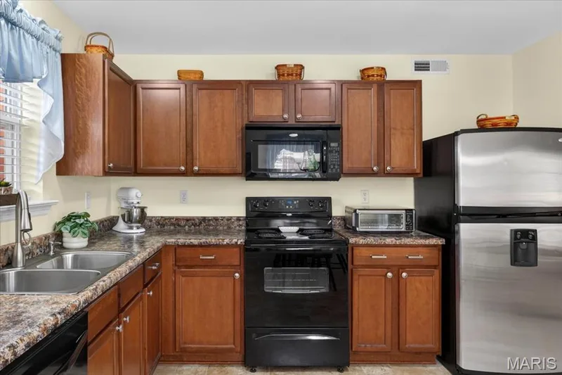 1711 Piedmont Circle, St Charles, MO 63304 — listing photo 7 of 27