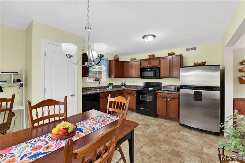 1711 Piedmont Circle, St Charles, MO 63304 — listing photo 9 of 27