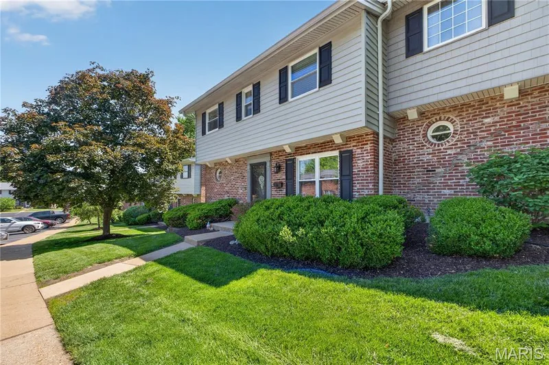 13220 Matador Drive, Chesterfield, MO 63141 — listing photo 2 of 27