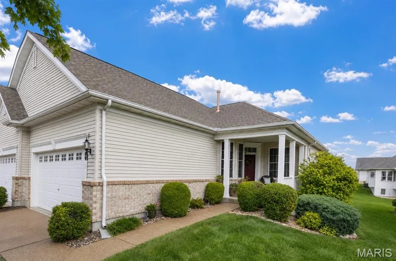 2071 Hawks Landing Drive #C, Lake St. Louis, MO β listing photo 1