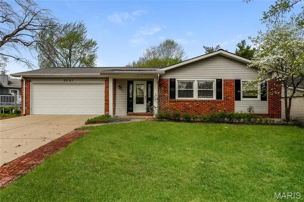 2291 Hill House Road, Chesterfield, MO 63017 — listing photo 1 of 14