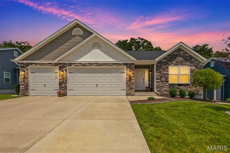 411 Knothole Lane, Wentzville, MO β listing photo 1