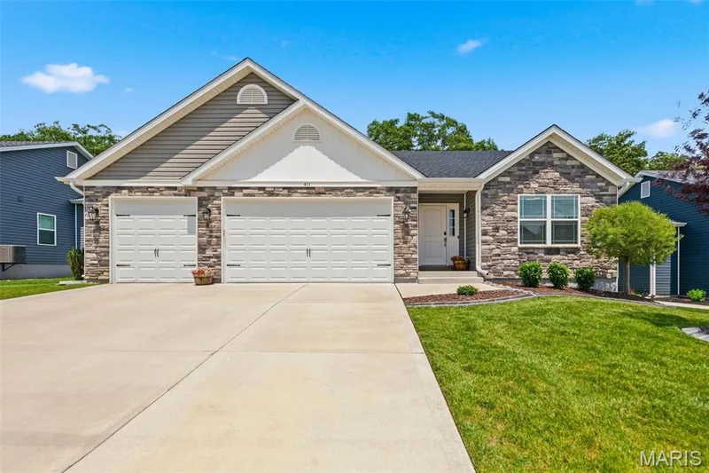 Don't miss out on this gorgeous home, schedule your showing today! — 411 Knothole Lane, Wentzville, MO 63385