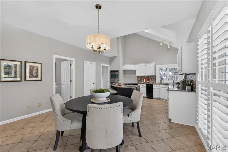 17619 Bridgeway Drive, Chesterfield, MO 63005 — listing photo 11 of 62