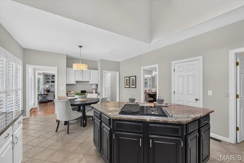 17619 Bridgeway Drive, Chesterfield, MO 63005 — listing photo 12 of 62