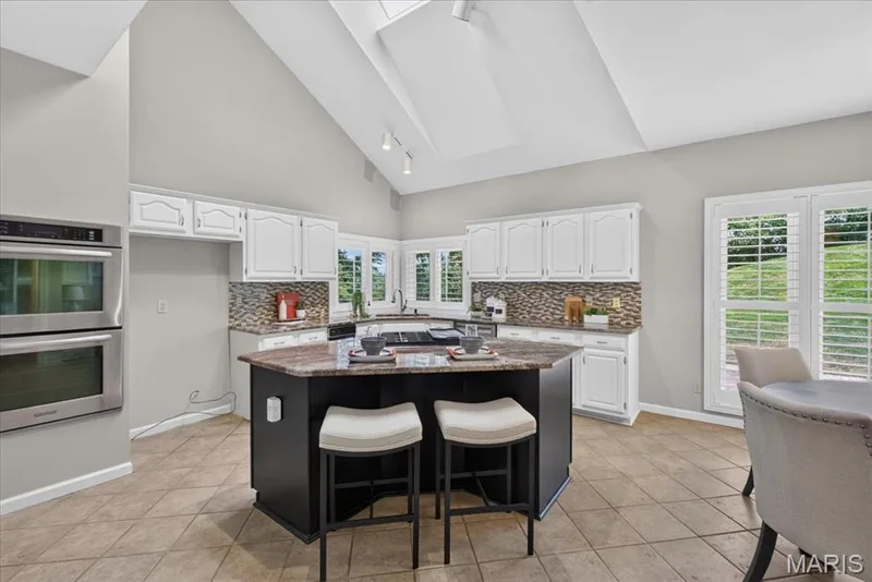 17619 Bridgeway Drive, Chesterfield, MO 63005 — listing photo 14 of 62