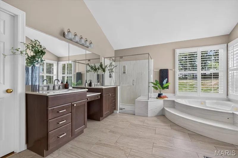 17619 Bridgeway Drive, Chesterfield, MO 63005 — listing photo 24 of 62