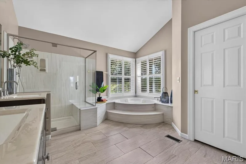17619 Bridgeway Drive, Chesterfield, MO 63005 — listing photo 25 of 62