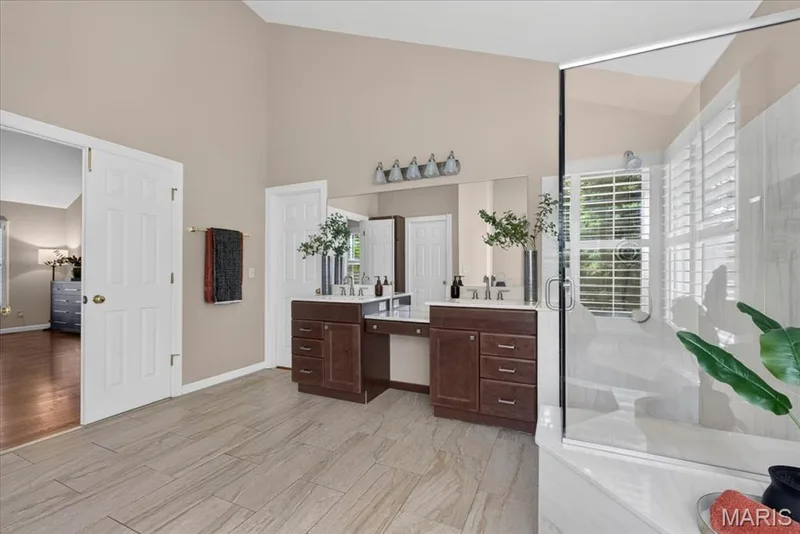 17619 Bridgeway Drive, Chesterfield, MO 63005 — listing photo 26 of 62