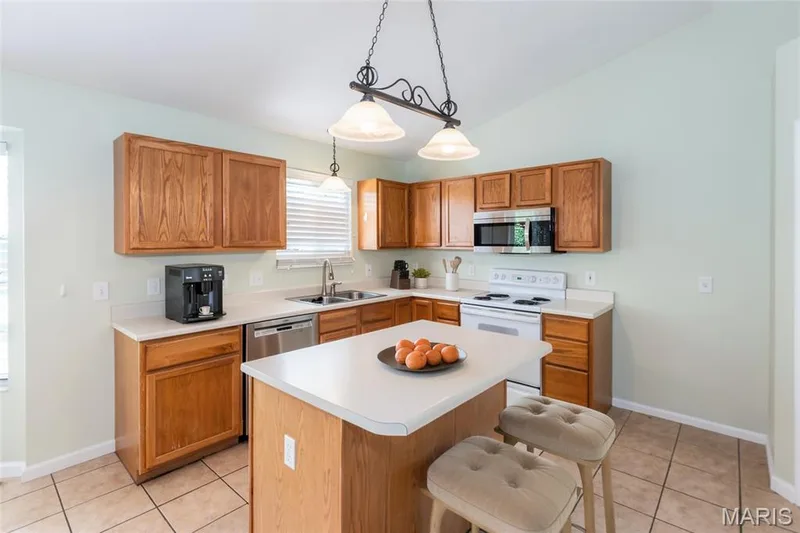 619 Green Tree Meadows Drive, Lake St. Louis, MO 63367 — listing photo 9 of 30