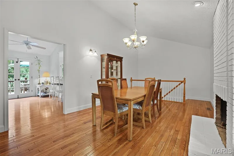 15350 Thistlebriar Court, Chesterfield, MO 63017 — listing photo 11 of 37