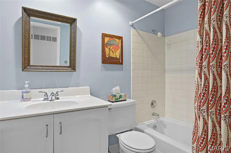 15350 Thistlebriar Court, Chesterfield, MO 63017 — listing photo 13 of 37