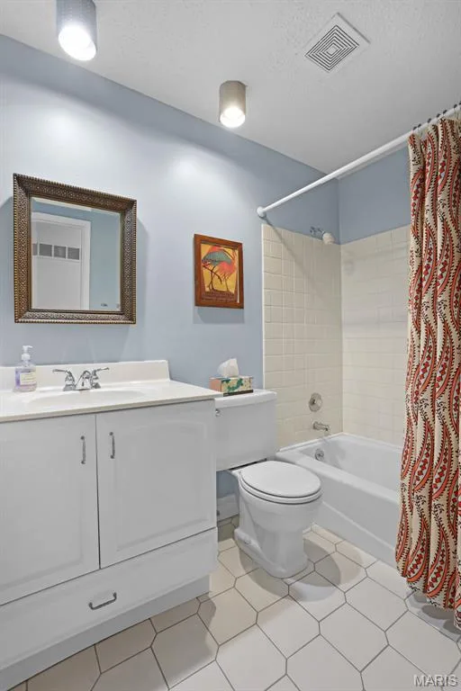 15350 Thistlebriar Court, Chesterfield, MO 63017 — listing photo 14 of 37