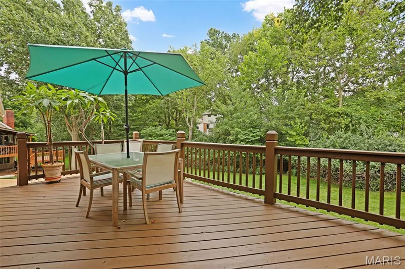 15350 Thistlebriar Court, Chesterfield, MO 63017 — listing photo 31 of 37