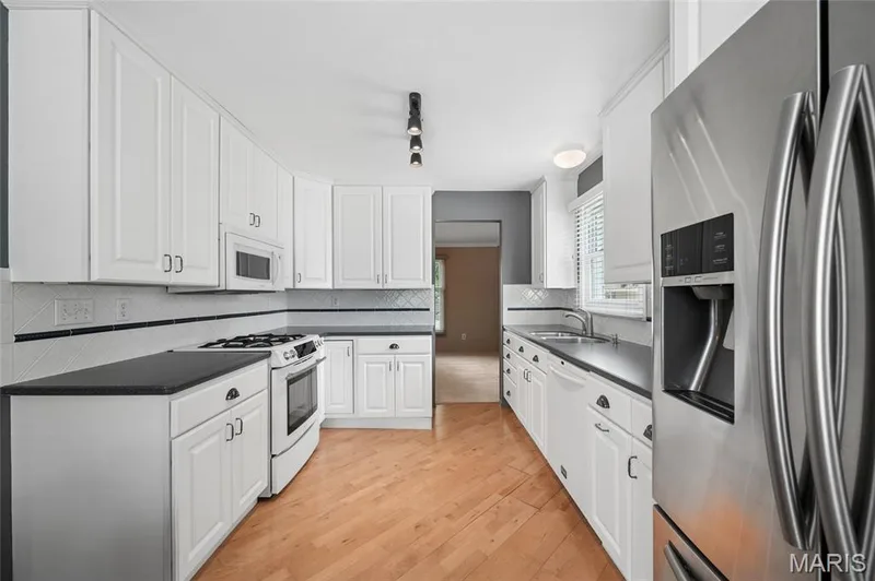 kitchen — 15645 Dresden Lake Court, Chesterfield, MO 63017
