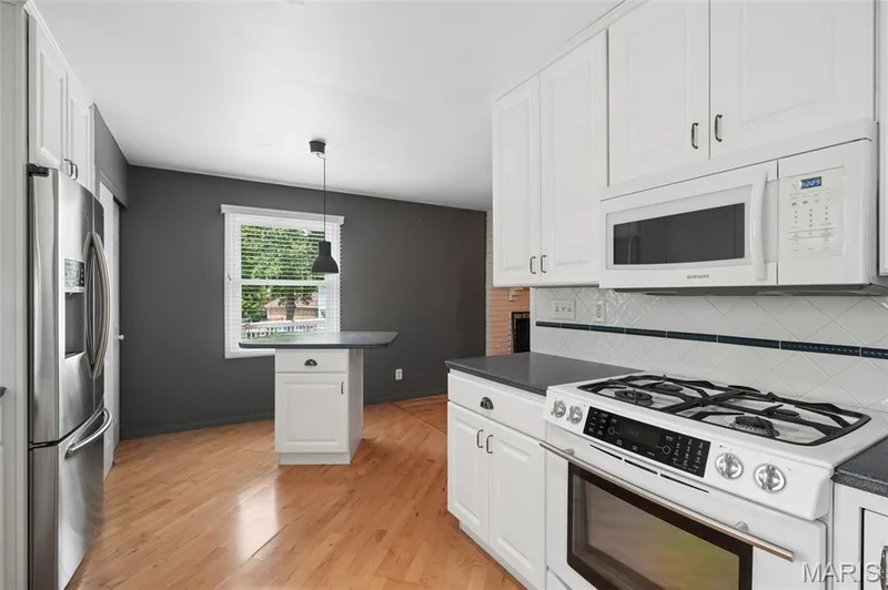 kitchen — 15645 Dresden Lake Court, Chesterfield, MO 63017