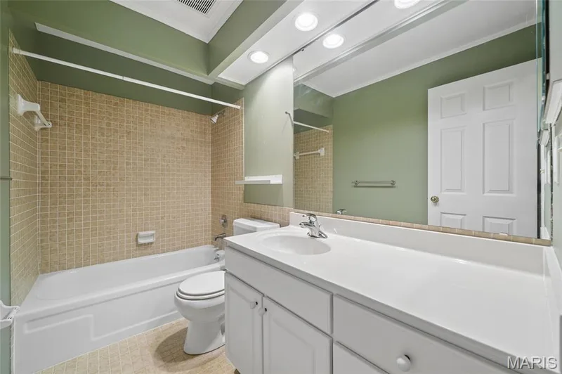 hall bathroom — 15645 Dresden Lake Court, Chesterfield, MO 63017