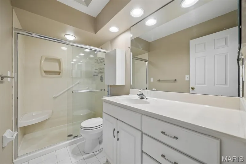 primary bathroom — 15645 Dresden Lake Court, Chesterfield, MO 63017