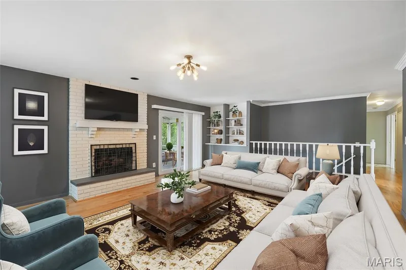 family room — 15645 Dresden Lake Court, Chesterfield, MO 63017
