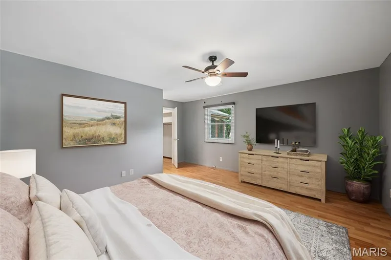 primary bedroom — 15645 Dresden Lake Court, Chesterfield, MO 63017