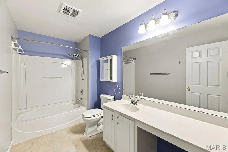 Upstairs Hall bath — 302 America Street, Wentzville, MO 63385