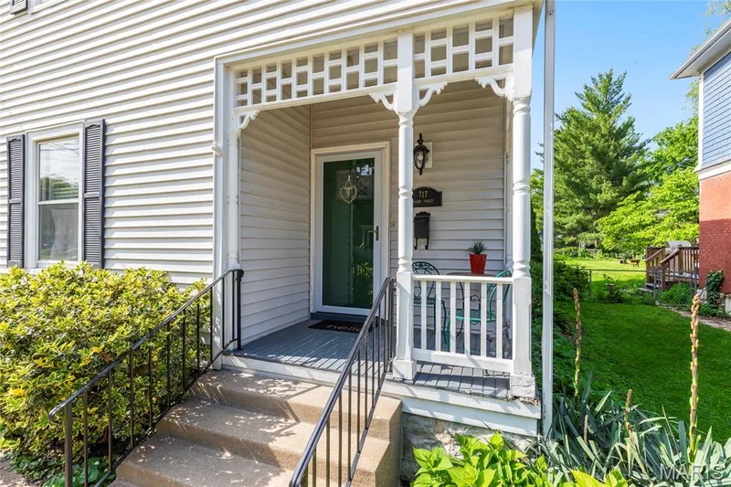 717 Clark Street, St Charles, MO 63301 — listing photo 2 of 38