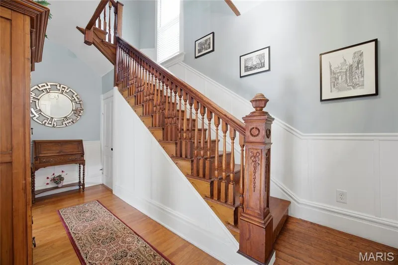 717 Clark Street, St Charles, MO 63301 — listing photo 3 of 38