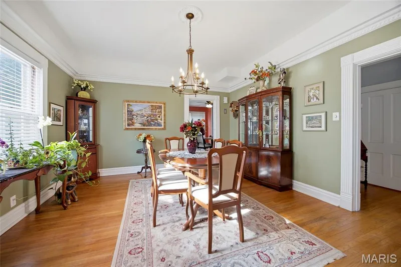 717 Clark Street, St Charles, MO 63301 — listing photo 5 of 38