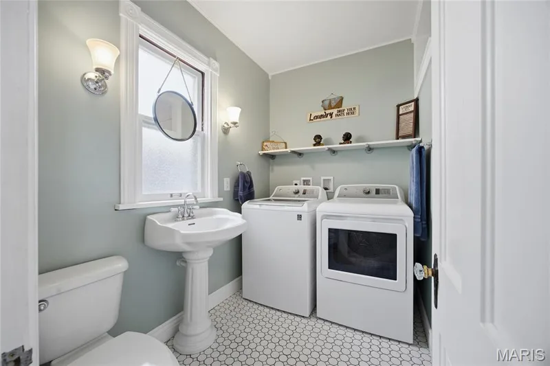 717 Clark Street, St Charles, MO 63301 — listing photo 12 of 38
