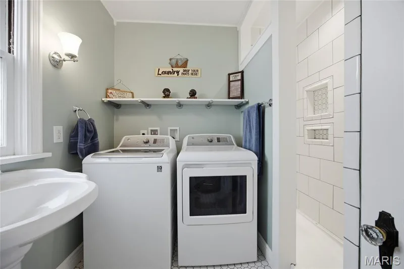717 Clark Street, St Charles, MO 63301 — listing photo 13 of 38