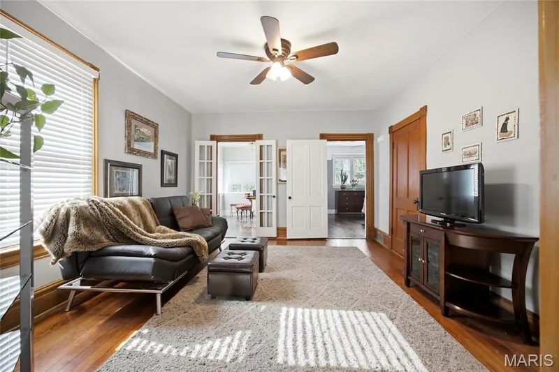 717 Clark Street, St Charles, MO 63301 — listing photo 17 of 38