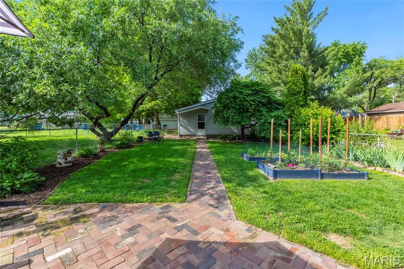 717 Clark Street, St Charles, MO 63301 — listing photo 27 of 38