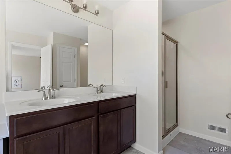 487 Spirit Drive, O'Fallon, MO 63385 — listing photo 2 of 25