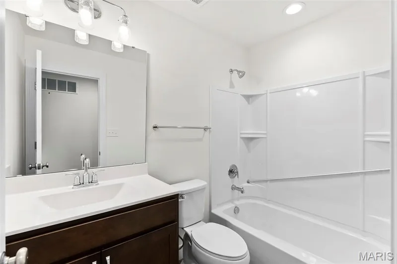 487 Spirit Drive, O'Fallon, MO 63385 — listing photo 12 of 25