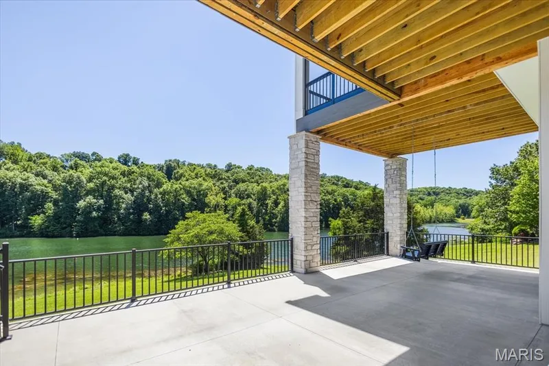 Room for everyone on the patio! — 4444 Augusta Shores Drive, Augusta, MO 63332