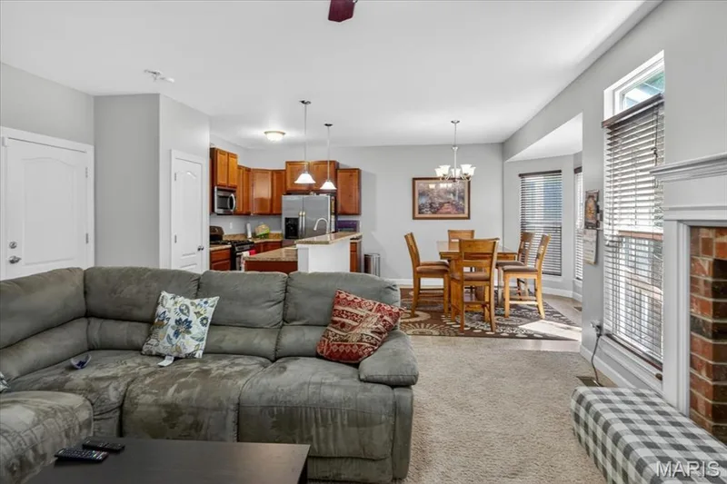 14 Loris Lane, St Charles, MO 63303 — listing photo 7 of 35