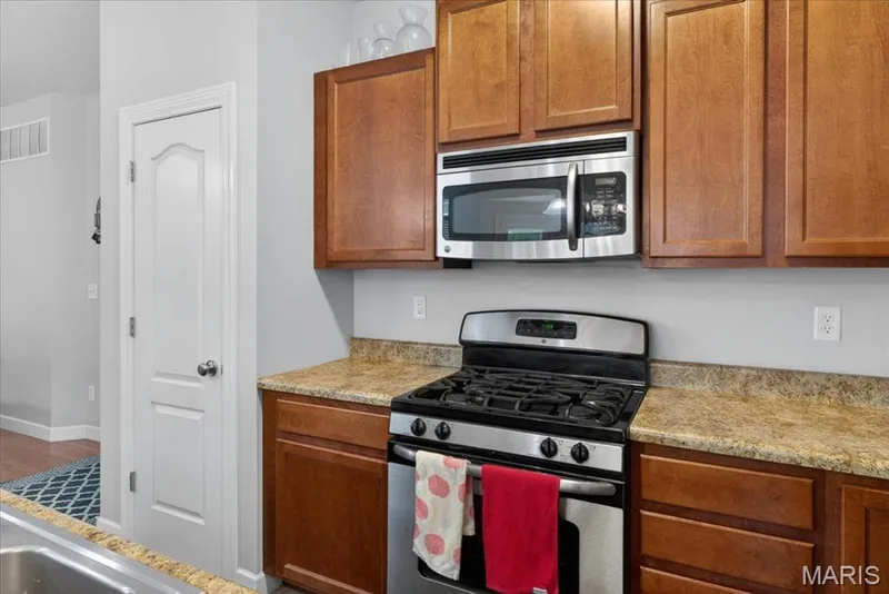 14 Loris Lane, St Charles, MO 63303 — listing photo 11 of 35