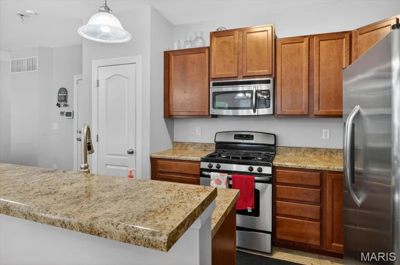 14 Loris Lane, St Charles, MO 63303 — listing photo 12 of 35