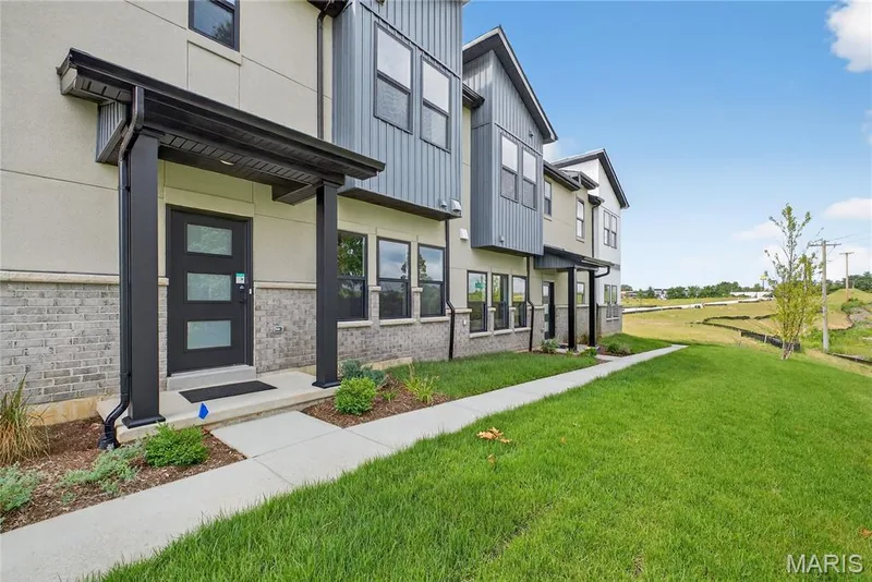 Entrance to property featuring a lawn — 174 Sesame Loop, St Peters, MO 63303