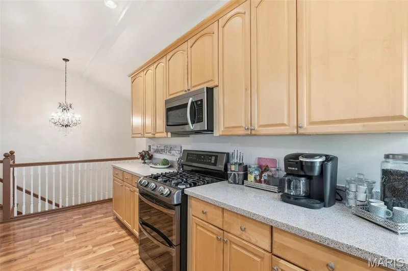 522 S 2nd Street, St Charles, MO 63301 — listing photo 9 of 81