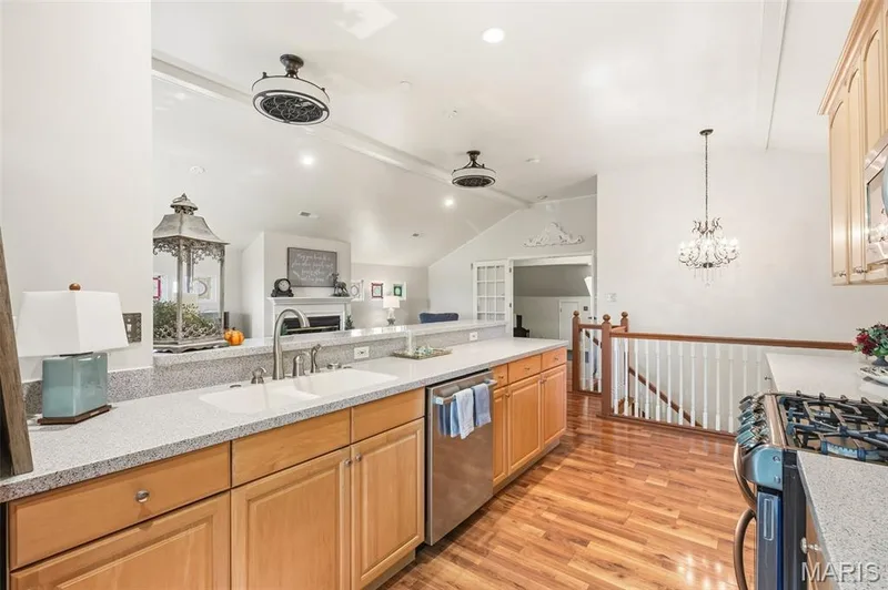 522 S 2nd Street, St Charles, MO 63301 — listing photo 10 of 81