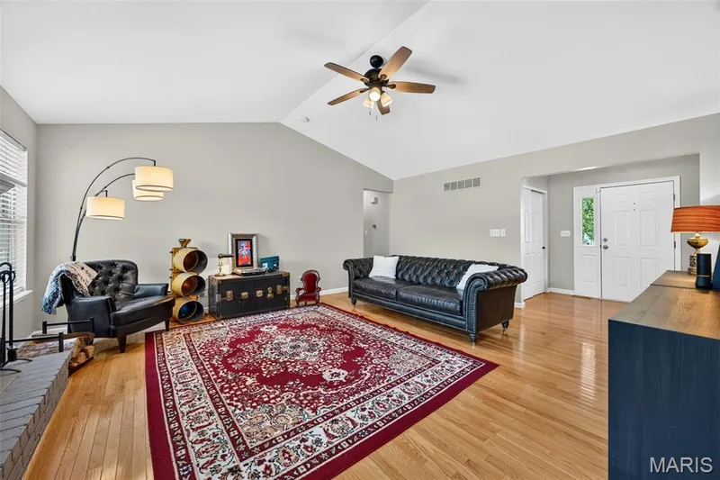 1465 Washingtons Crossing Drive, O'Fallon, MO 63366 — listing photo 5 of 42
